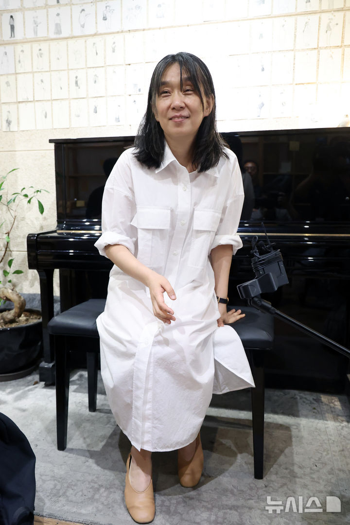 ‘책방오늘’ 영업 종료하는 한강 작가