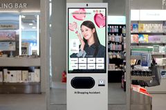 K-뷰티 쇼핑, 말 안 통해도 OK…올리브영, 38개 언어 AI 통역 지원
