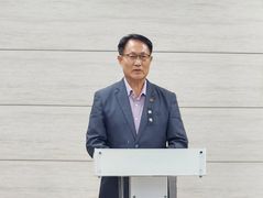 충북교사 70%, 윤건영 교육감 1기 핵심 정책 부정적 "개선해야"