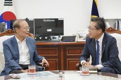 장기수 천안시장, 독립기념관장과 상생방안 논의