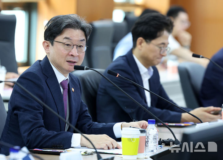 발언하는 이억원 금융위원장