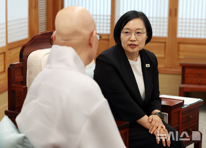 조계종 총무원장 진우스님 예방한 한성숙 총리