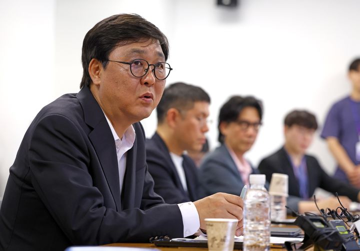 최휘영 