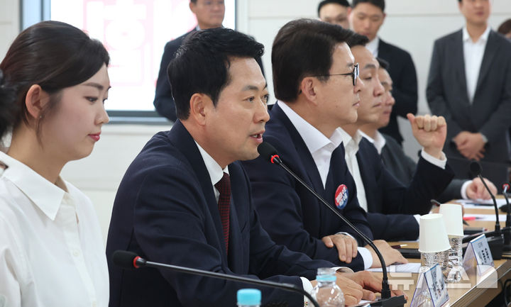 인천 청년 대학생들과 간담회하는 장동혁 대표