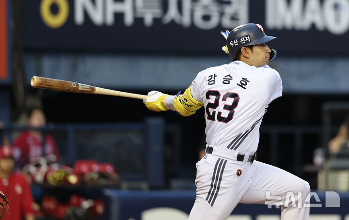 한 점 더 벌리는 강승호의 안타
