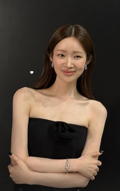 '하정우♥' 차정원, 직각 어깨 드러낸 올블랙룩 우아해