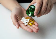 "치매 예방하려 먹었는데"…오메가-3 보충제 효과 없다는 연구 결과