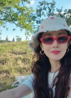 김지수 "저 은퇴 안했어요"…프라하서 전한 근황
