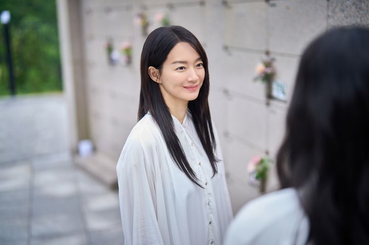 신민아 공포스릴러 '눈동자' 100만명 넘겼다