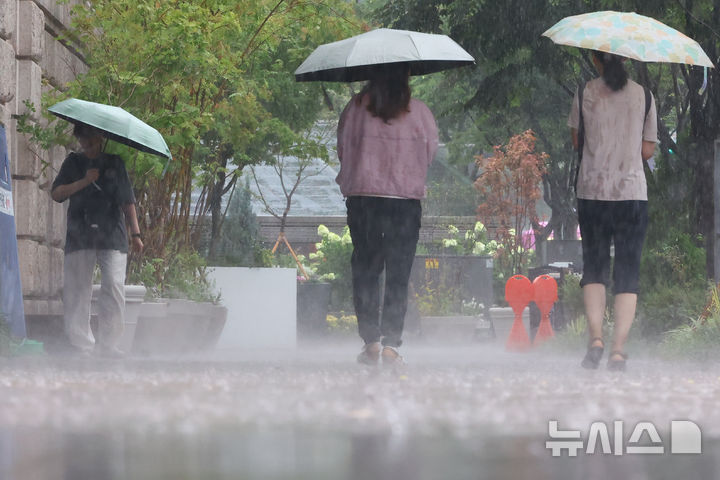국지성 집중호우…서울 신대방역 인근 침수주의보 발령