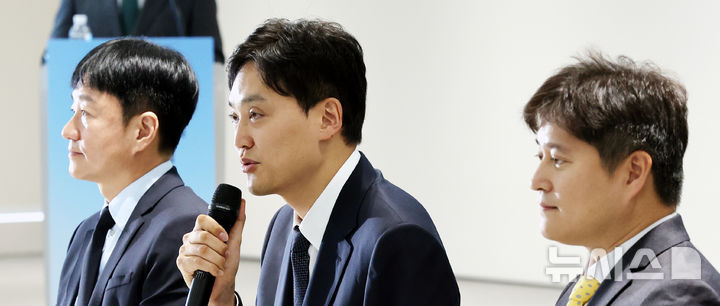 주민등록증 진위확인 확대 업무협약식, 인사말하는 이승건 토스 대표