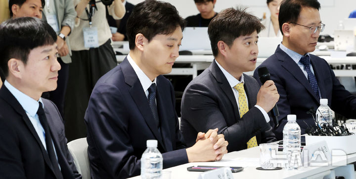 주민등록증 진위확인 확대 업무협약식, 인사말하는 신원근 카카오페이 대표