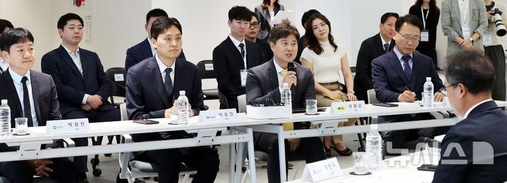 주민등록증 진위확인 확대 업무협약식, 인사말하는 신원근 카카오페이 대표
