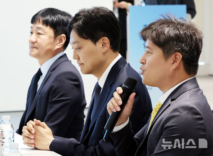주민등록증 진위확인 확대 업무협약식, 인사말하는 신원근 카카오페이 대표