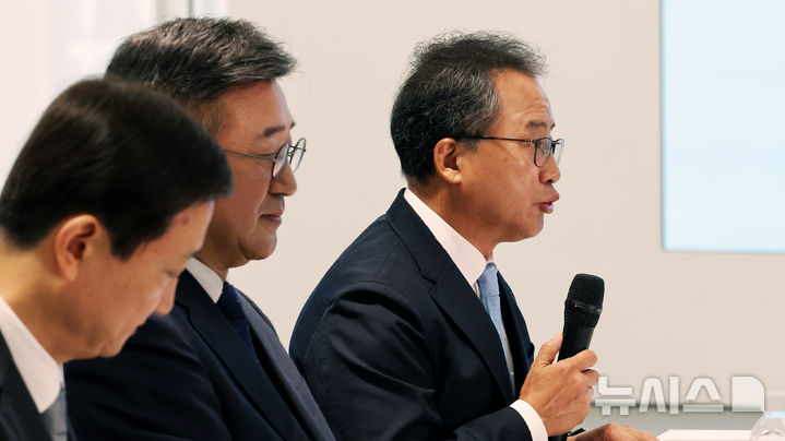 주민등록증 진위확인 확대 업무협약식, 인사말하는 채병득 금융결제원장