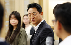 오세훈, 상봉먹자골목서 청년 사장과 소통…야장 육성 의지