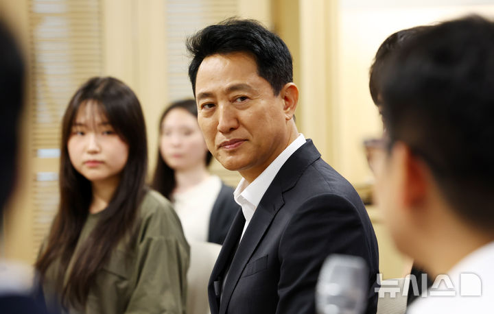 오세훈, 상봉먹자골목서 청년 사장과 소통…야장 육성 의지