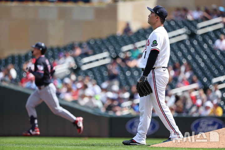 고우석, MLB 데뷔 등판서 1점 홈런 허용