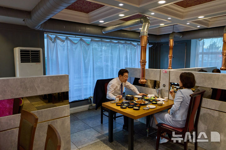 울란바타르 ‘서울의 거리’ 찾은 이재명 대통령 부부