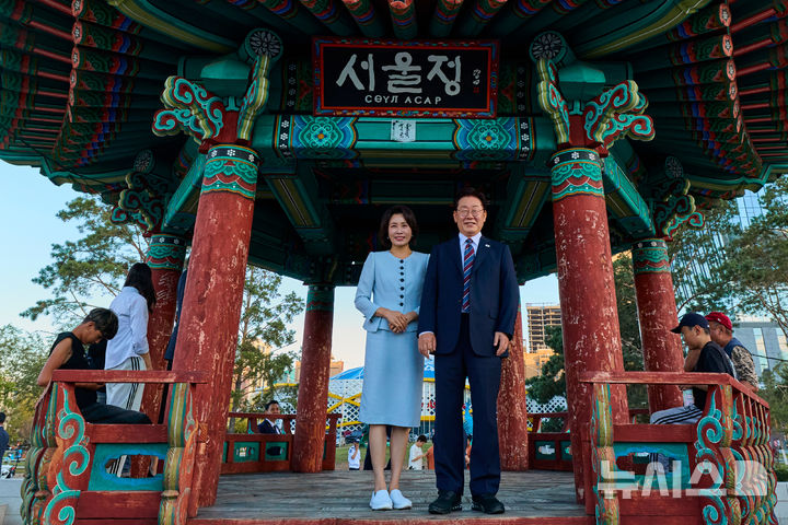 이재명 대통령 부부, 울란바타르 ‘서울의 거리’ 방문
