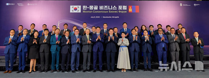 이재명 대통령, ‘비즈니스 포럼 참석자들과 함께’