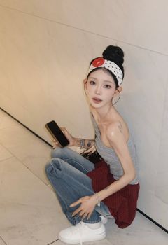 최준희, 뼈말라 몸매 완성…오프숄더 패션 눈길