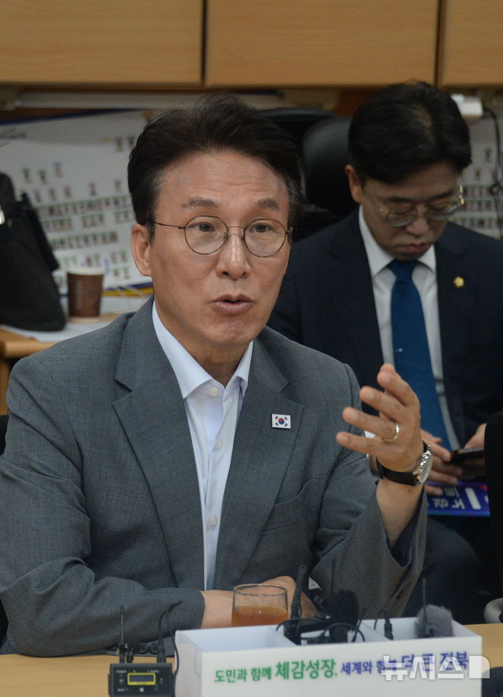 전북특별자치도청 기자실 방문한 김민석 전 국무총리