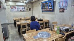 "나부터 못 쓰는데"…키오스크 확산, 고령 상인엔 다른 세상