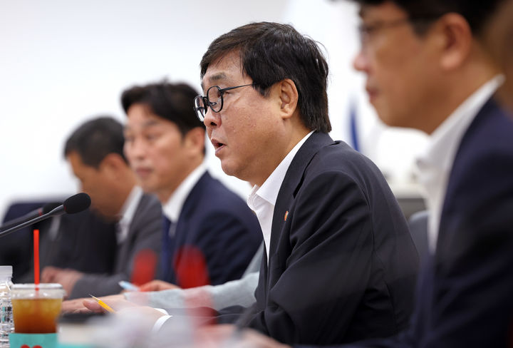 최휘영 
