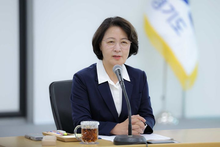 추미애 "장밋빛 보고 안돼…준비된 부서부터 다시 보고"