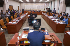 법사위 소위, 野불참 속 형소법 심사 착수…'종합특검 연장' 법안 의결(종합)