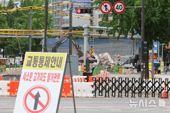 붕괴 사고 46일 만…서소문 건널목 11일부터 통행 재개