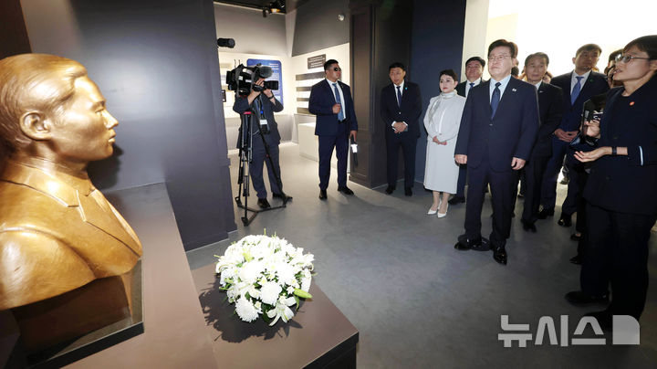 이태준 기념관 방문한 이재명 대통령