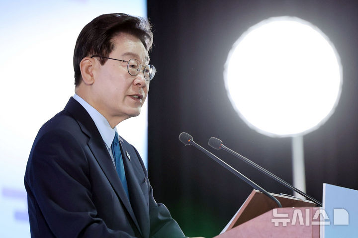 동포 간담회 인사말 하는 이재명 대통령