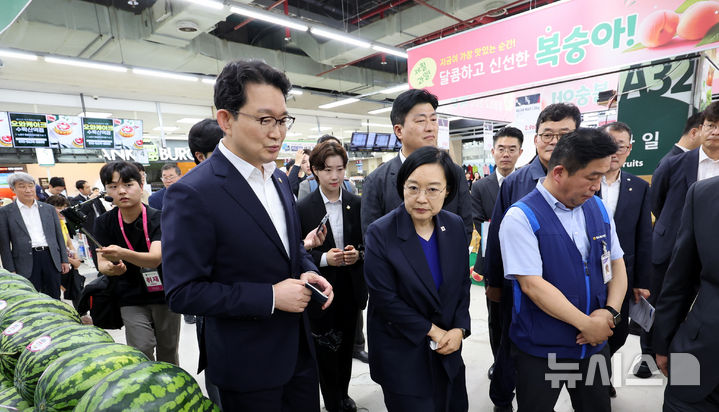 물가 현장점검 나선 한성숙 총리