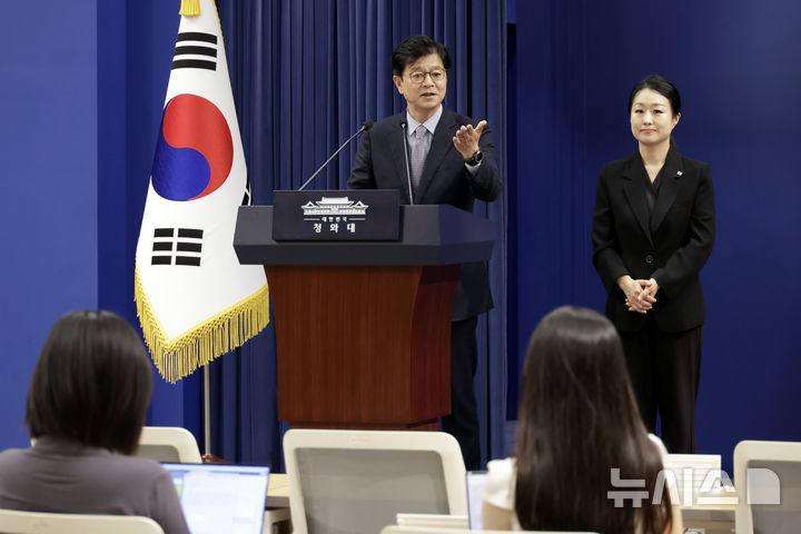 성기홍 홍보수석, 인사 관련 브리핑