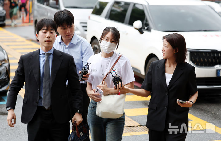 피의자 조사 출석하는 '올다르크'