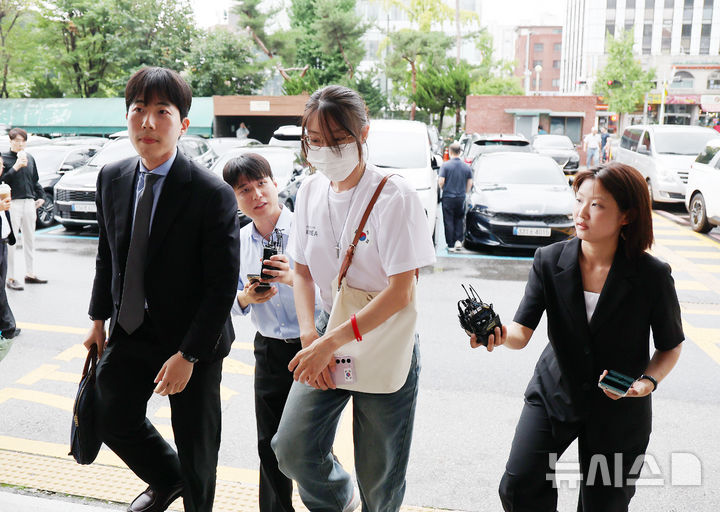 잠실 개표소 '올다르크' 피의자 조사 출석