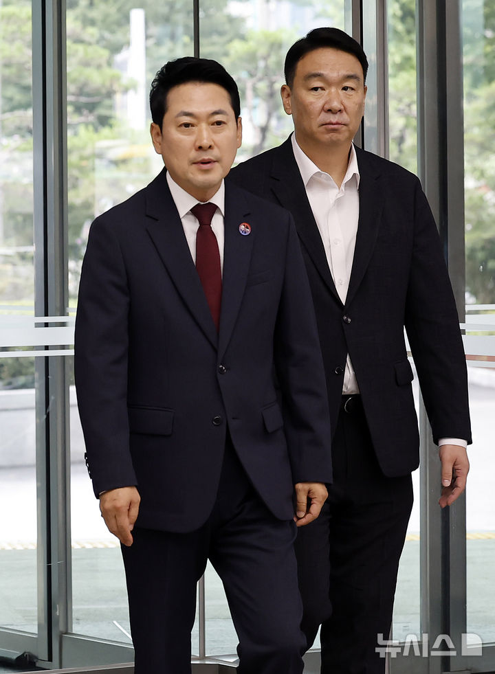 경찰청 항의 방문하는 장동혁 대표