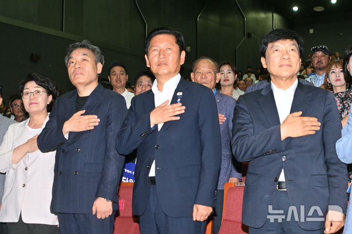 호남 특강 나선 정청래, 국민의례