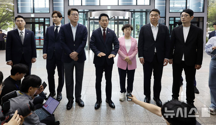 경찰청 항의 방문한 국민의힘 의원들