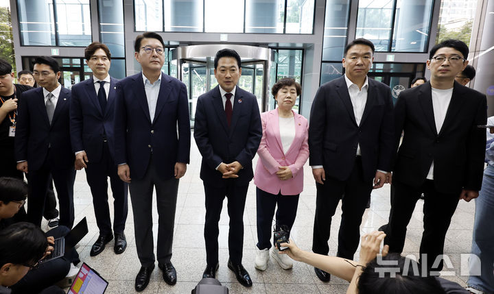 경찰청 항의 방문한 국민의힘 의원들