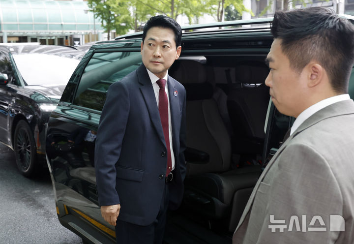 경찰청 나서는 장동혁 대표