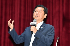 정청래, 김민석 겨냥 "최악의 자기정치는 선거 때 탈당해 남의 당 돕는 구태"