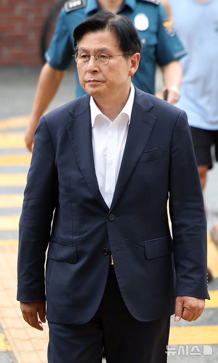 송파경찰서 들어서는 황교안 대표