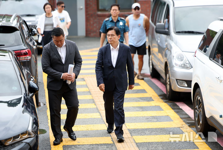 송파경찰서 들어서는 황교안 대표