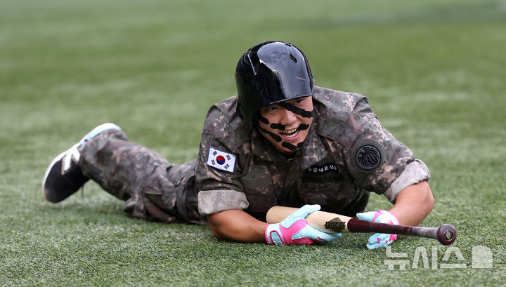 상무 고영우의 포복 퍼포먼스