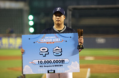 한화 강백호, 서든데스 끝에 SSG 오태곤 꺾고 홈런 더비 우승