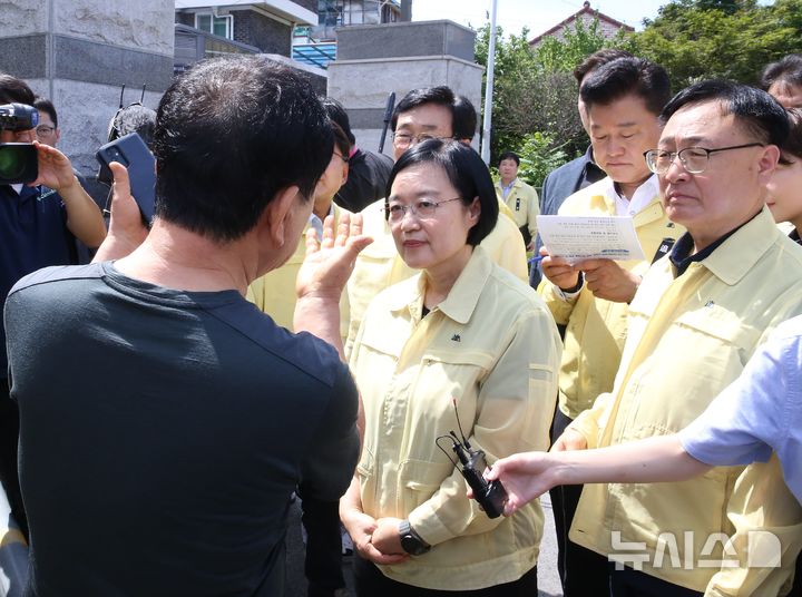 충북 침수 피해 현장 찾은 한성숙 총리