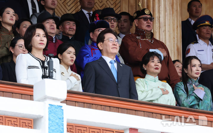 나담축제 개막식 참석한 이재명 대통령 부부